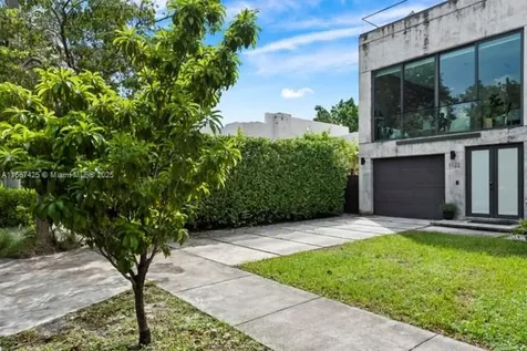 1122 SW 13th Avenue Miami FL 33135