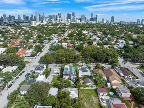 1122 SW 13th Avenue Miami FL 33135