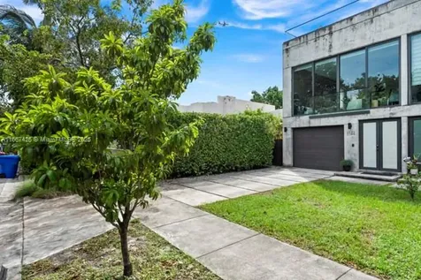 1122 SW 13th Avenue Miami FL 33135