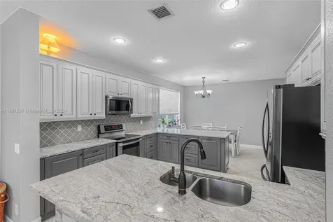 528 Live Oak Lane Weston FL 33327