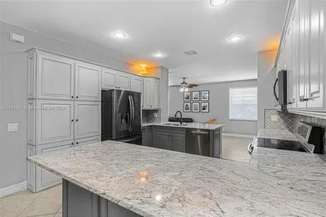 528 Live Oak Lane Weston FL 33327