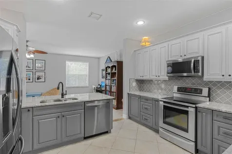 528 Live Oak Lane Weston FL 33327