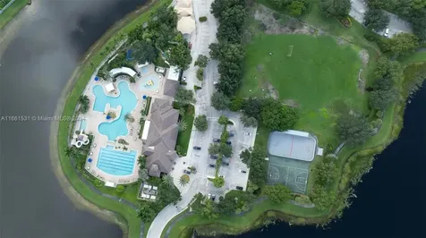 528 Live Oak Lane Weston FL 33327