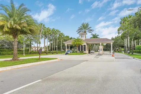 528 Live Oak Lane Weston FL 33327