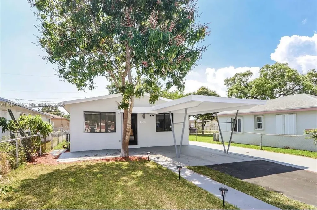 2330 Farragut Street Hollywood FL 33020