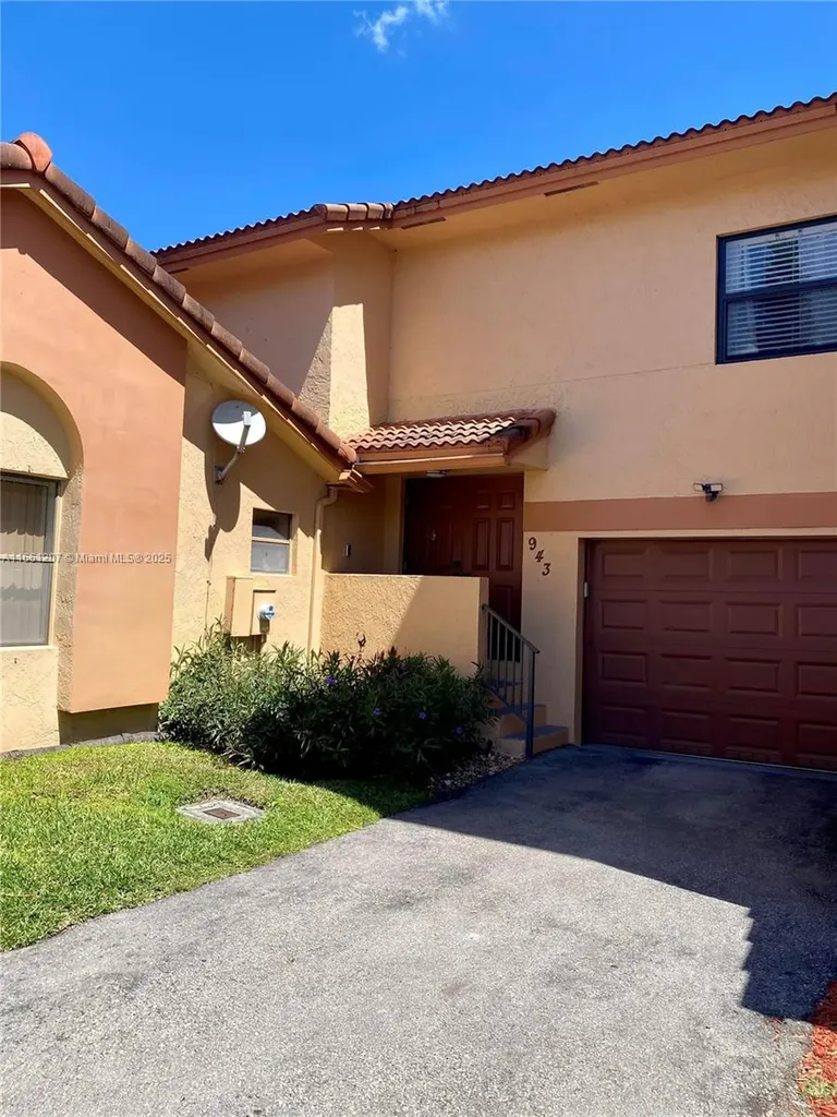 943 SW 113th Terrace Pembroke Pines FL 33025