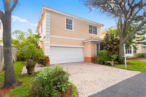 1041 N 12th Way Hollywood FL 33019