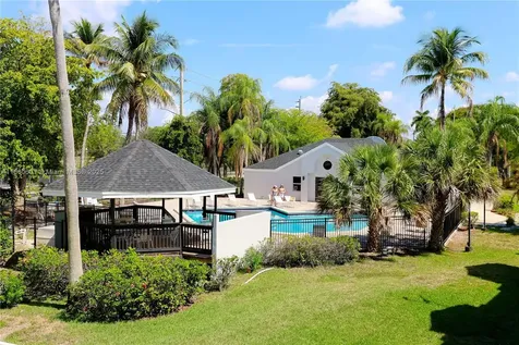 446 SW 113th Way Pembroke Pines FL 33025