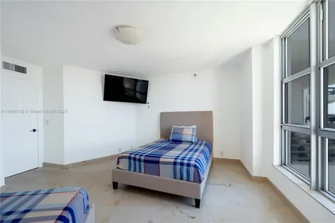 3500 Mystic Pointe Drive Aventura FL 33180
