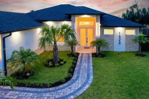 1528 SW 15th Avenue Cape Coral FL 33991