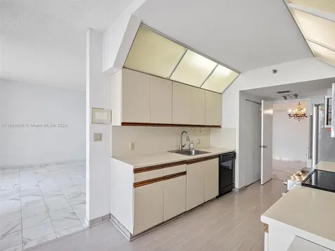 20281 E Country Club Drive Aventura FL 33180