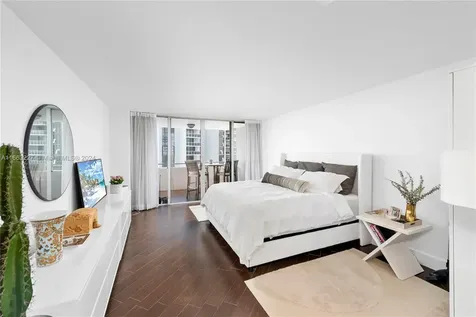 11 Island Avenue Miami Beach FL 33139