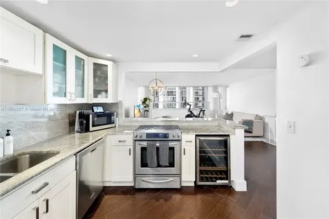 11 Island Avenue Miami Beach FL 33139