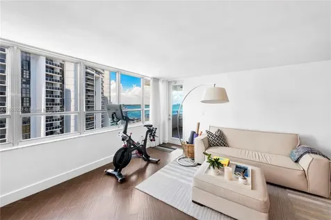 11 Island Avenue Miami Beach FL 33139