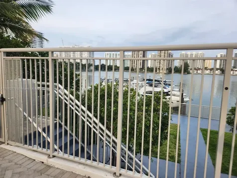 18061 Biscayne Boulevard Aventura FL 33160