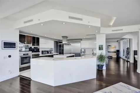 21200 Point Place Aventura FL 33180