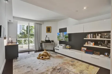 21200 Point Place Aventura FL 33180