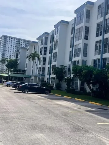 17570 Atlantic Boulevard Sunny Isles Beach FL 33160