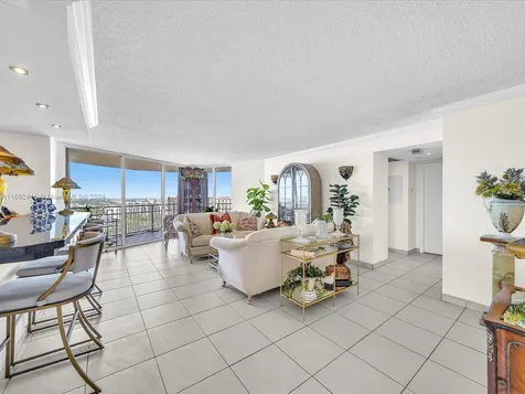 4000 Towerside Terrace Miami FL 33138