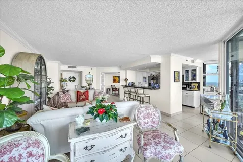 4000 Towerside Terrace Miami FL 33138