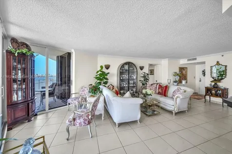 4000 Towerside Terrace Miami FL 33138