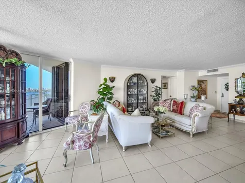 4000 Towerside Terrace Miami FL 33138