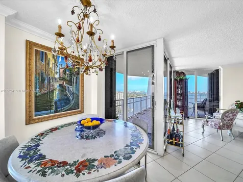 4000 Towerside Terrace Miami FL 33138