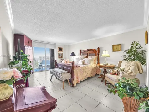 4000 Towerside Terrace Miami FL 33138