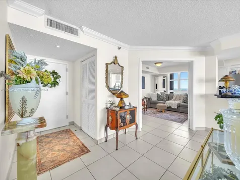 4000 Towerside Terrace Miami FL 33138