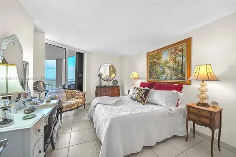4000 Towerside Terrace Miami FL 33138