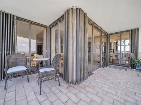 4000 Towerside Terrace Miami FL 33138