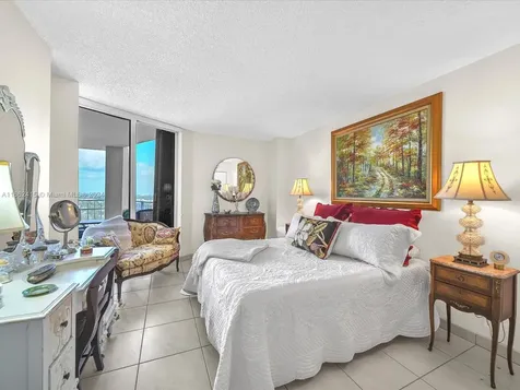 4000 Towerside Terrace Miami FL 33138