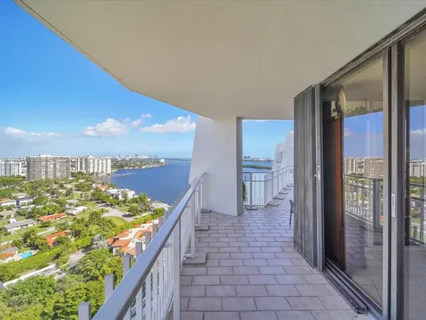 4000 Towerside Terrace Miami FL 33138