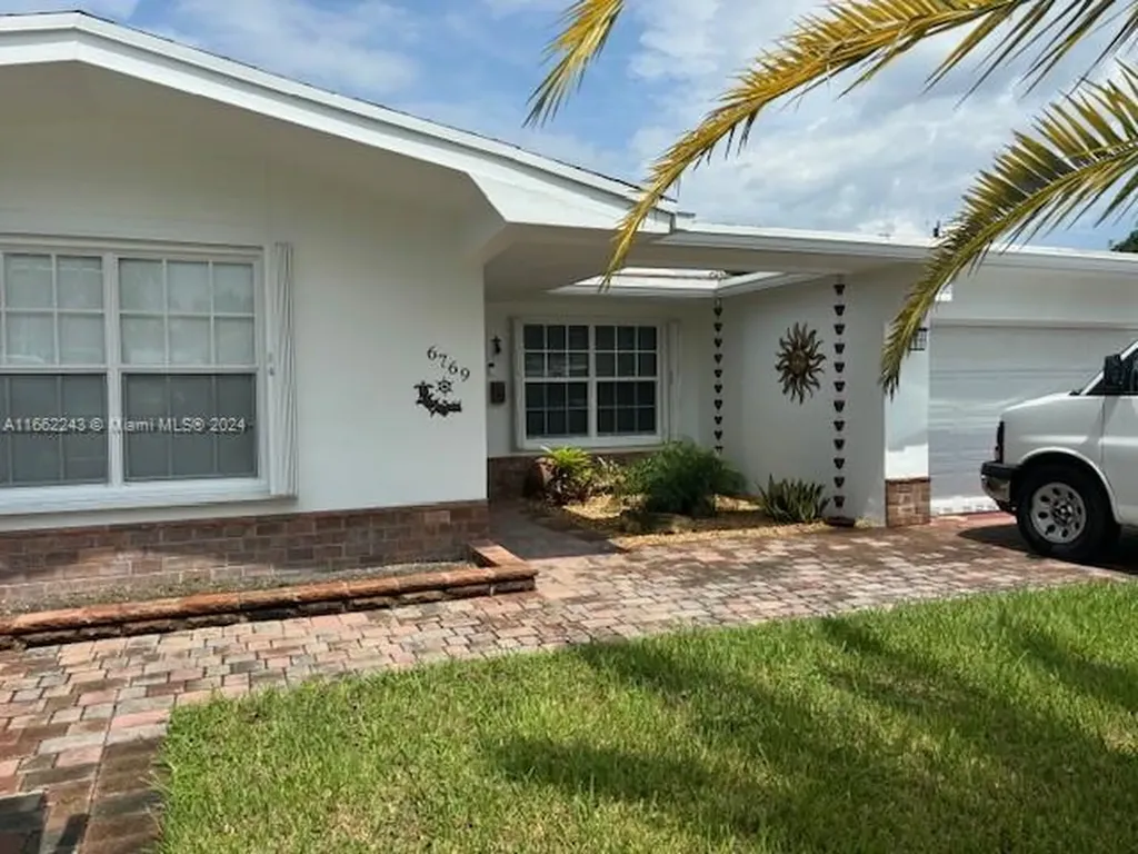 6769 Camelia Drive Miramar FL 33023