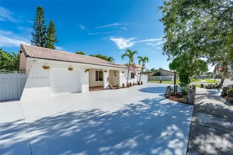 13015 SW 2nd Terrace Miami FL 33184