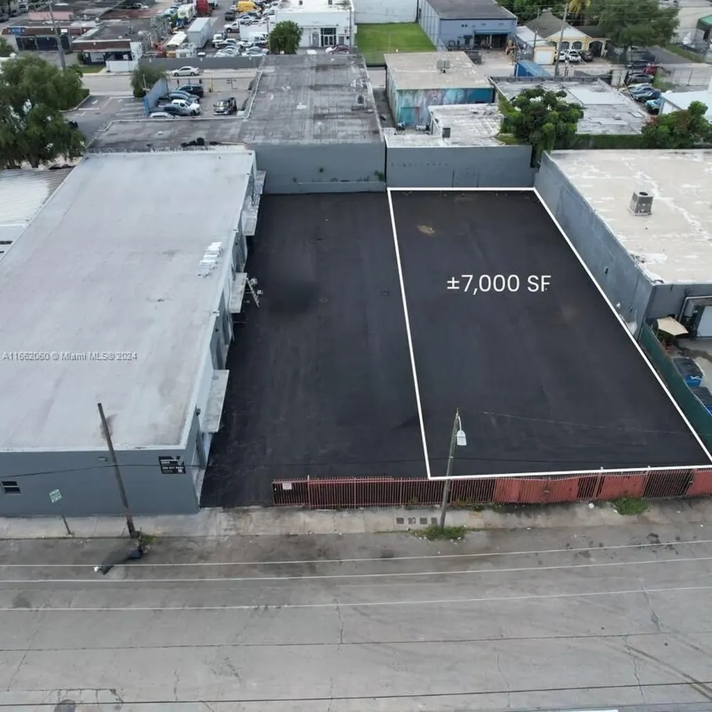 1740 NW 22nd Street Miami FL 33142