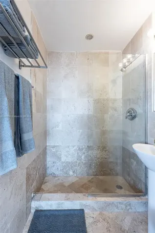 420 15th Street Miami Beach FL 33139