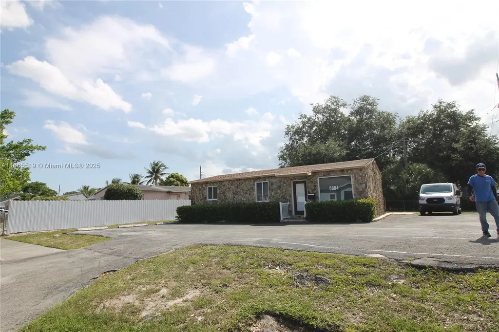 6884 Taft Street Hollywood FL 33024