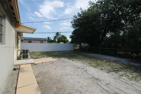 6884 Taft Street Hollywood FL 33024