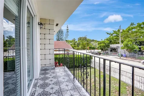 1359 SW 11th Street Miami FL 33135