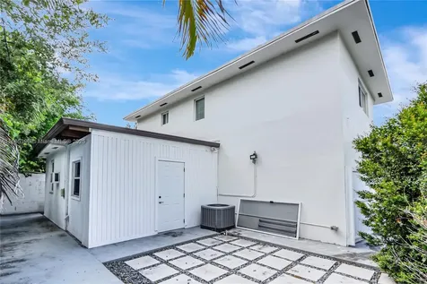 1359 SW 11th Street Miami FL 33135