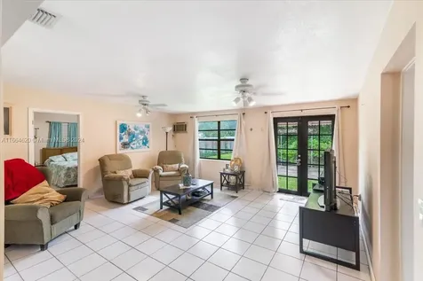 526 E 54th Street Hialeah FL 33013