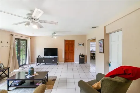 526 E 54th Street Hialeah FL 33013