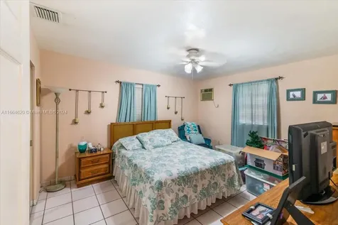 526 E 54th Street Hialeah FL 33013