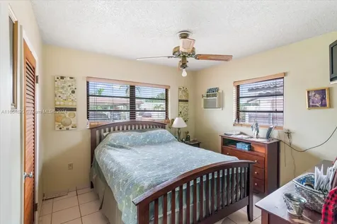 526 E 54th Street Hialeah FL 33013