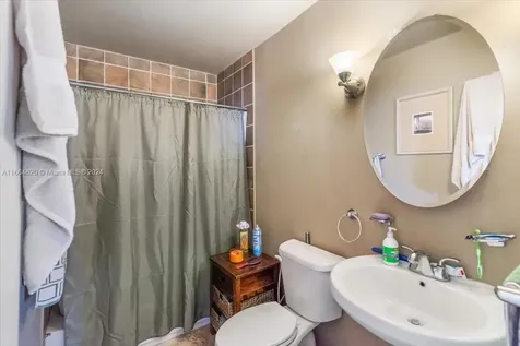 526 E 54th Street Hialeah FL 33013
