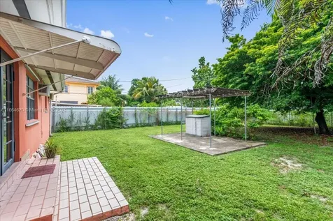 526 E 54th Street Hialeah FL 33013