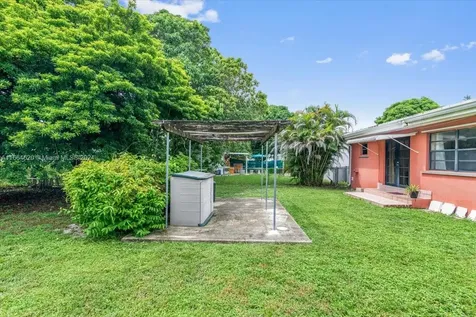 526 E 54th Street Hialeah FL 33013
