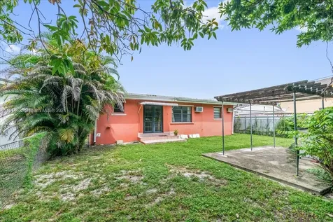 526 E 54th Street Hialeah FL 33013