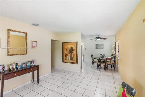 526 E 54th Street Hialeah FL 33013